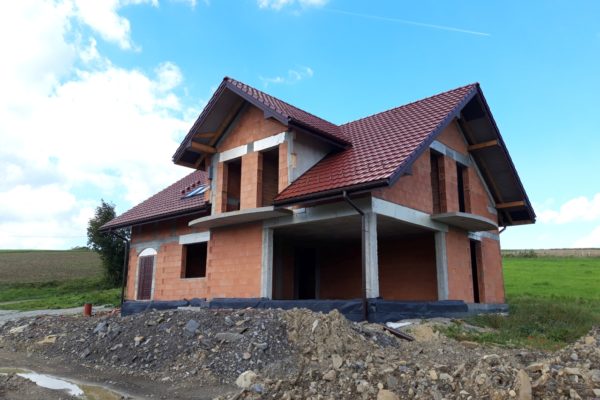 Wykonanie domu jednorodzinnego z podpiwniczeniem w Porąbce